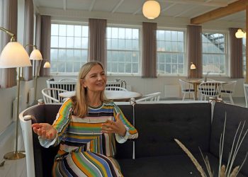 Stilheden sænker sig