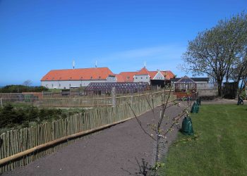 Den korte historie om et hotel, en møbelfabrik, et galleri, en mand med visioner – og hans hustru.