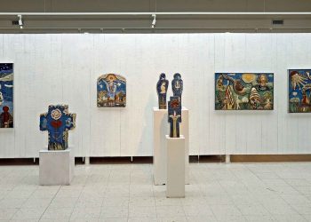 KUNSTNER, hustru og mor bag femstjernet udstilling