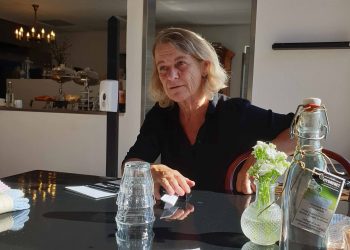 Fru Hansens to verdener.