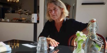 Fru Hansens to verdener.