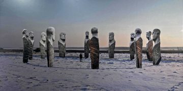 DODEKALITTEN, et  kunstværk, der drager….