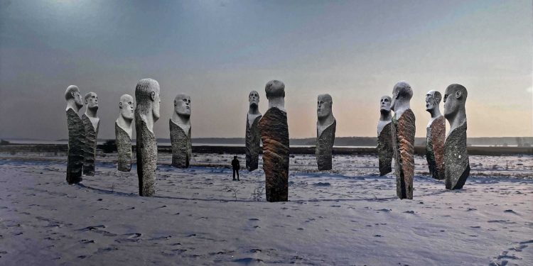 DODEKALITTEN, et  kunstværk, der drager….