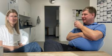 Caroline går i sin  fars fodspor