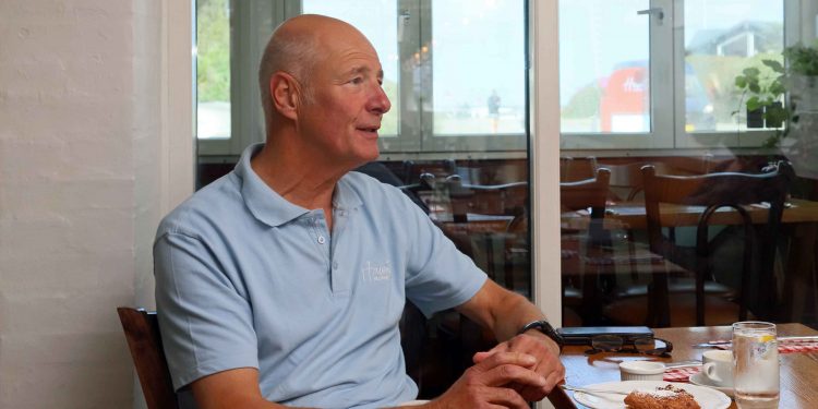 Et liv med fyldepenne, blyanter, smørrebrød og Blokhus