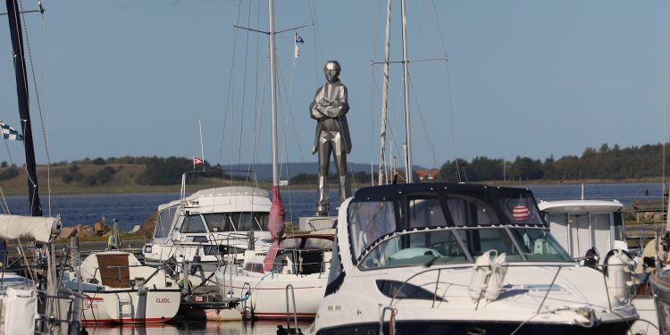 Om en kunstner, en skulptur og en kunstforening med visioner!