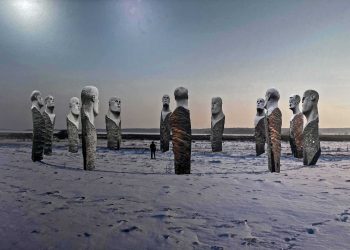 DODEKALITTEN, et  kunstværk, der drager….