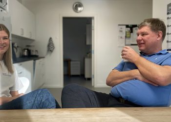 Caroline går i sin  fars fodspor